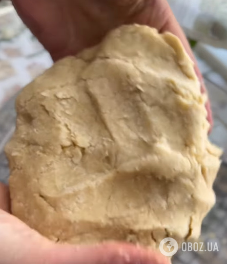 Лінивий цибулевий пиріг з тіста на сметані: готується елементарно