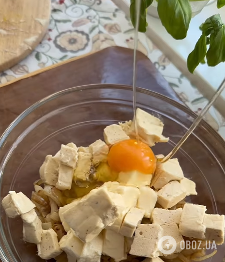 Лінивий цибулевий пиріг з тіста на сметані: готується елементарно