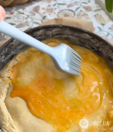 Лінивий цибулевий пиріг з тіста на сметані: готується елементарно