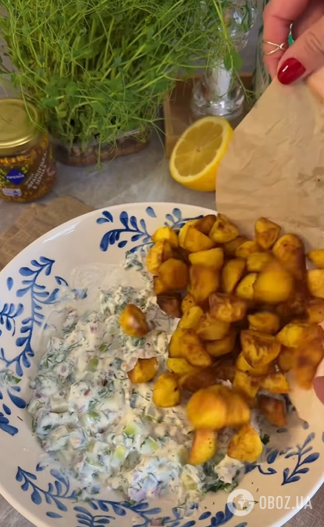 Смачний теплий салат зі смаженою картоплею: на кожен день і для святкового столу