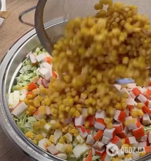 Вкусный салат из пекинской капусты для праздничного стола и на каждый день: делимся рецептом