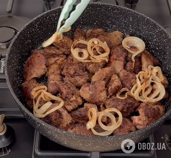 Соковита та м'яка печінка по-берлінськи з яблуком і коньяком: ділимося легким рецептом