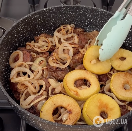 Соковита та м'яка печінка по-берлінськи з яблуком і коньяком: ділимося легким рецептом