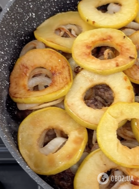 Соковита та м'яка печінка по-берлінськи з яблуком і коньяком: ділимося легким рецептом