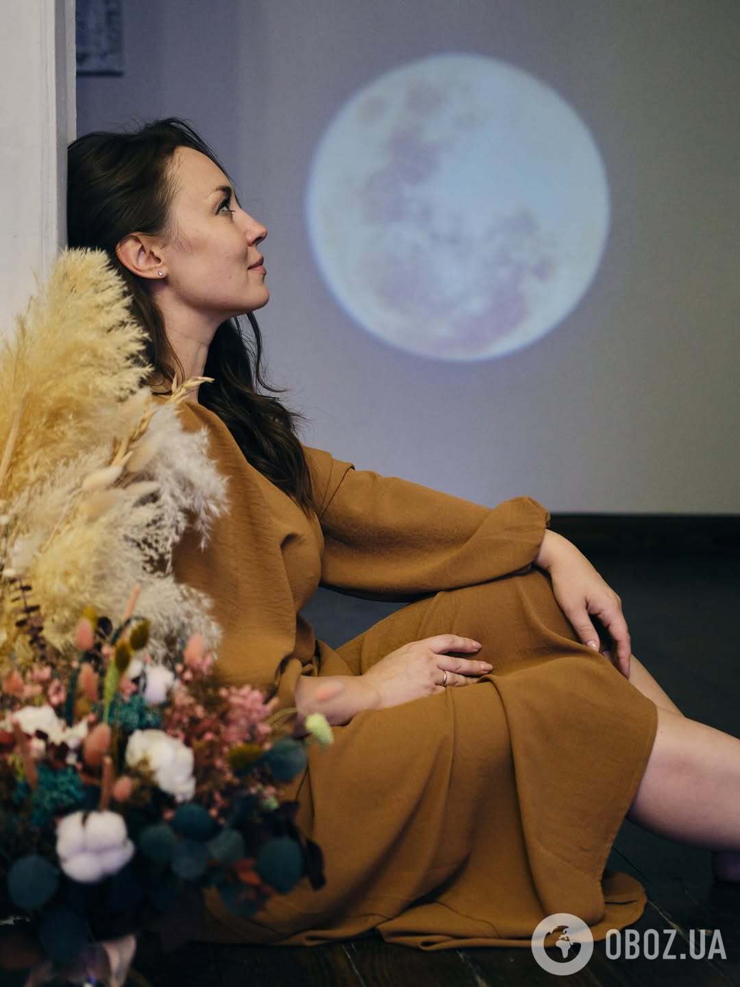 "Думали, що ми живемо в печерах і маємо кнопкові телефони". Зірка "Щедрика" Яна Корольова – про переїзд за кордон, втрату мами і провину росіян