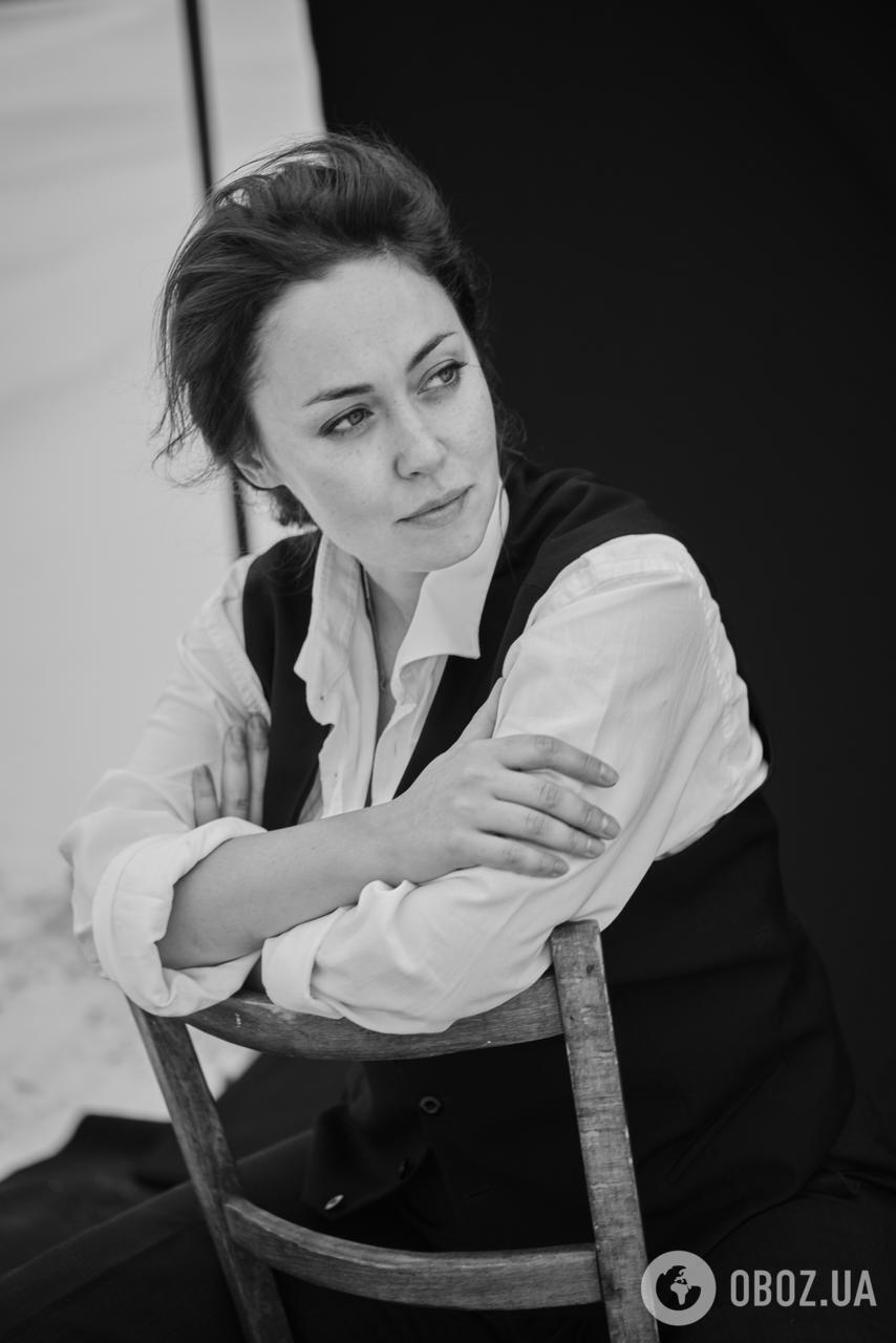 "Думали, що ми живемо в печерах і маємо кнопкові телефони". Зірка "Щедрика" Яна Корольова – про переїзд за кордон, втрату мами і провину росіян