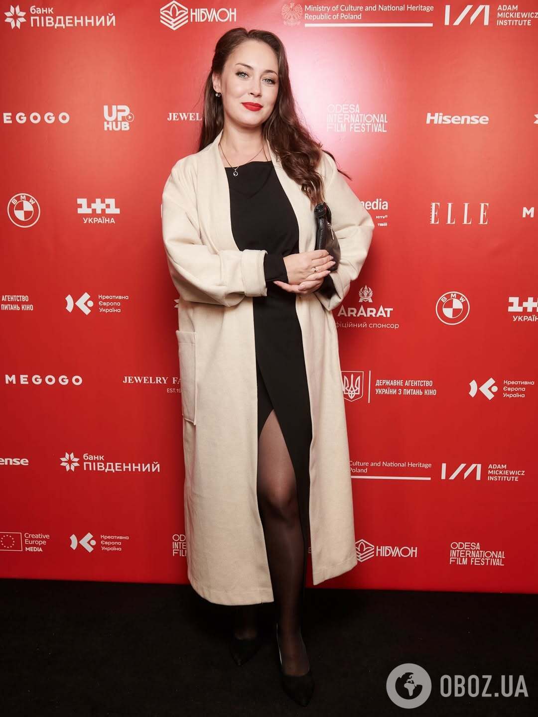 "Думали, що ми живемо в печерах і маємо кнопкові телефони". Зірка "Щедрика" Яна Корольова – про переїзд за кордон, втрату мами і провину росіян