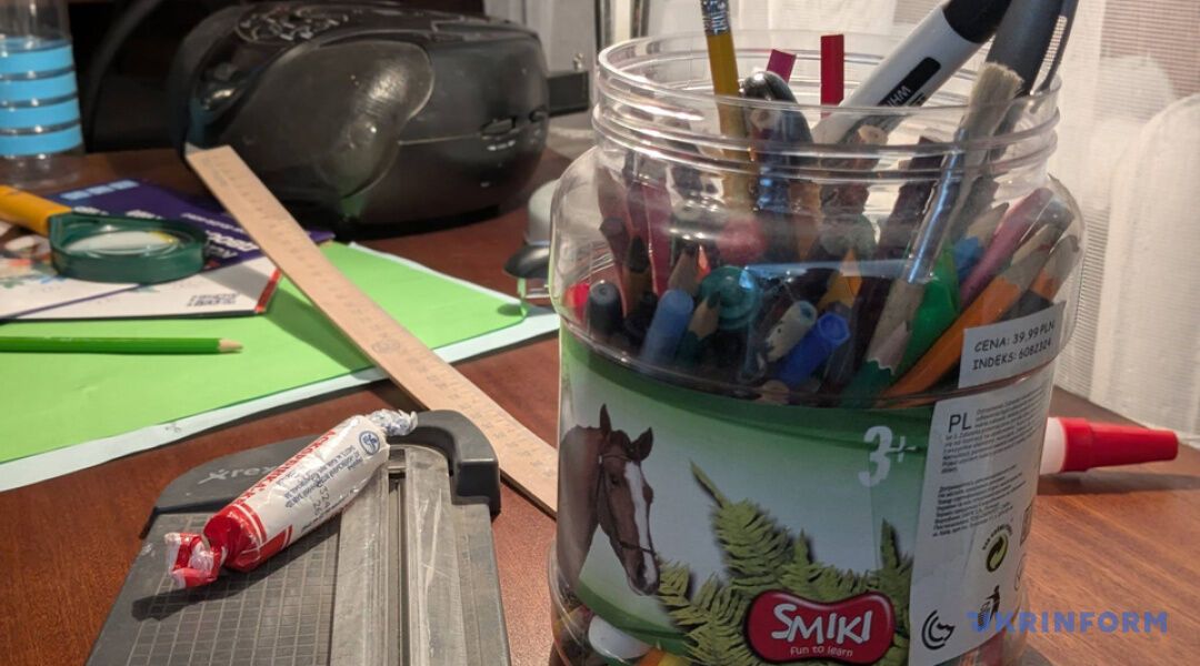 "Пустые кровати": в Европарламенте открыли инсталляцию, посвященную украинским детям, похищенным Россией. Фото