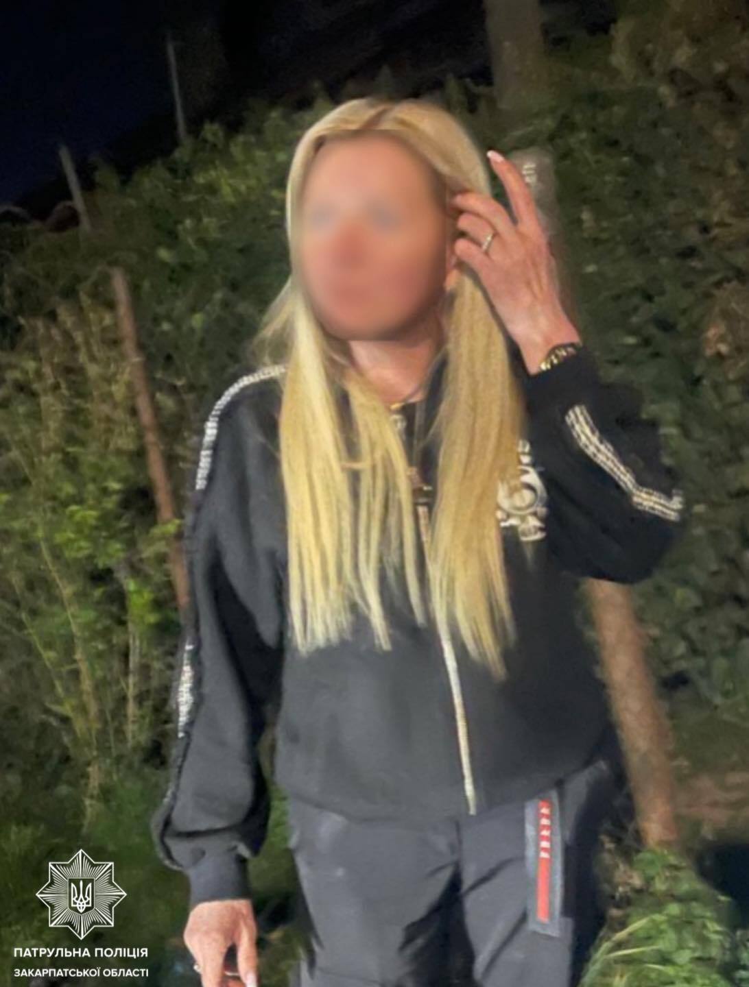 В Ужгороді п’яна водійка, тікаючи від поліції, врізалась у патрульних: чим все скінчилось. Фото