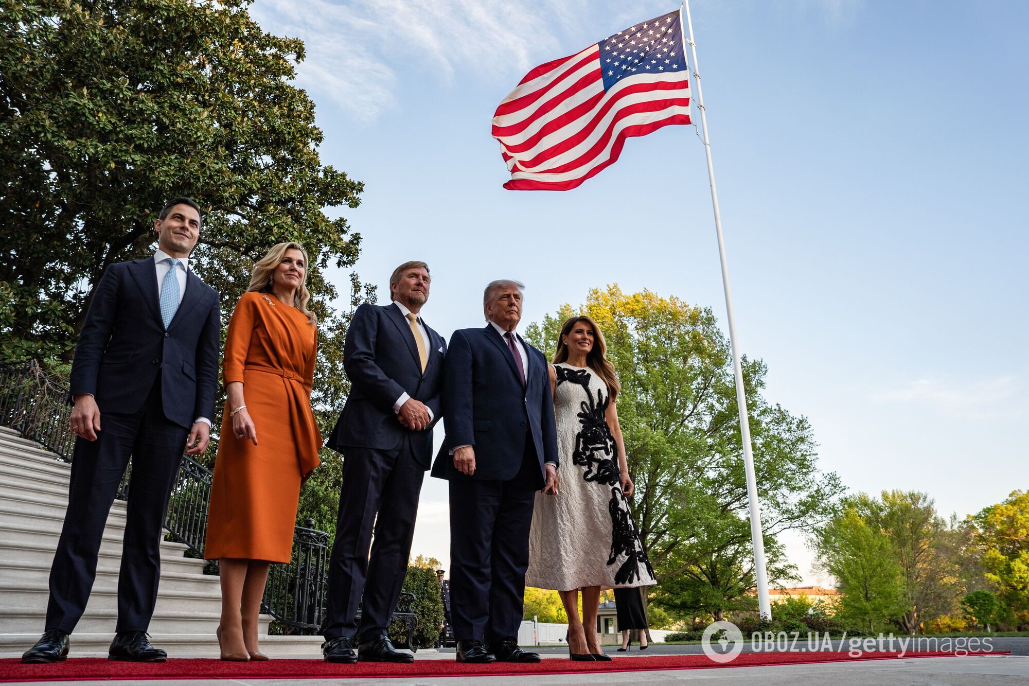 Мелания Трамп встретила королеву Максиму в "драматическом" платье за более чем 200 тысяч гривен. Фото