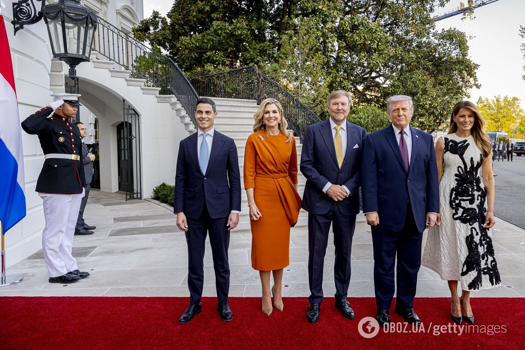 Мелания Трамп встретила королеву Максиму в "драматическом" платье за более чем 200 тысяч гривен. Фото