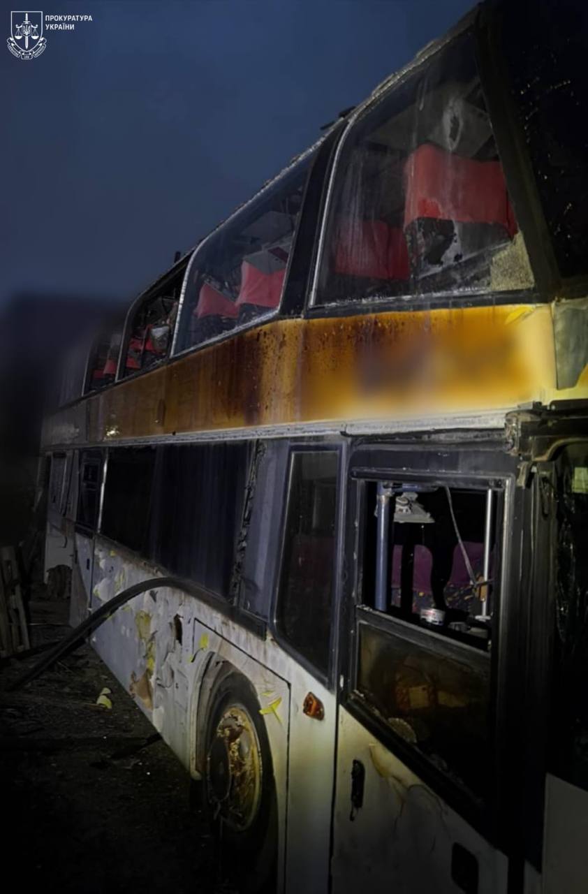 Росія масовано атакувала південь Одещини: пошкоджено цивільне судно під прапором Панами, зруйновано СТО. Фото та відео