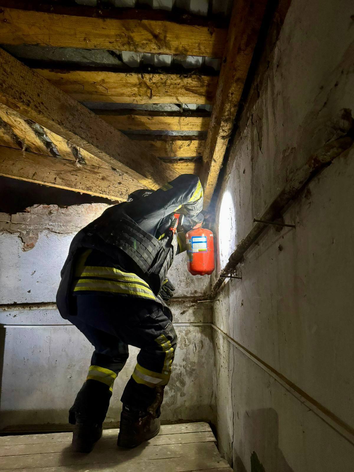 Оккупанты ударили по Чернигову: есть попадания по админзданиям и пострадавшие. Фото