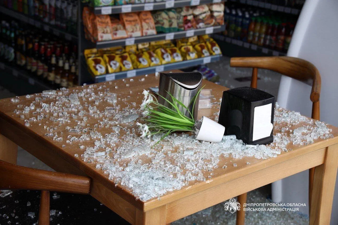 Росія завдала удару по Дніпру: п'ятеро людей загинули, 25 дістали поранень. Фото і відео