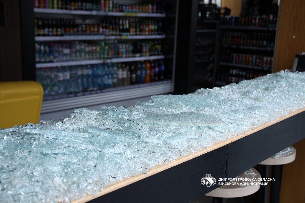 Росія завдала удару по Дніпру: п'ятеро людей загинули, 25 дістали поранень. Фото і відео