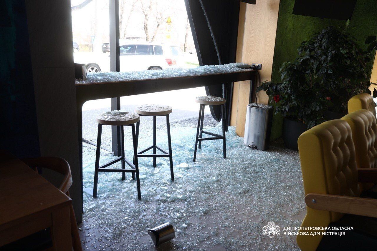 Росія завдала удару по Дніпру: п'ятеро людей загинули, 25 дістали поранень. Фото і відео