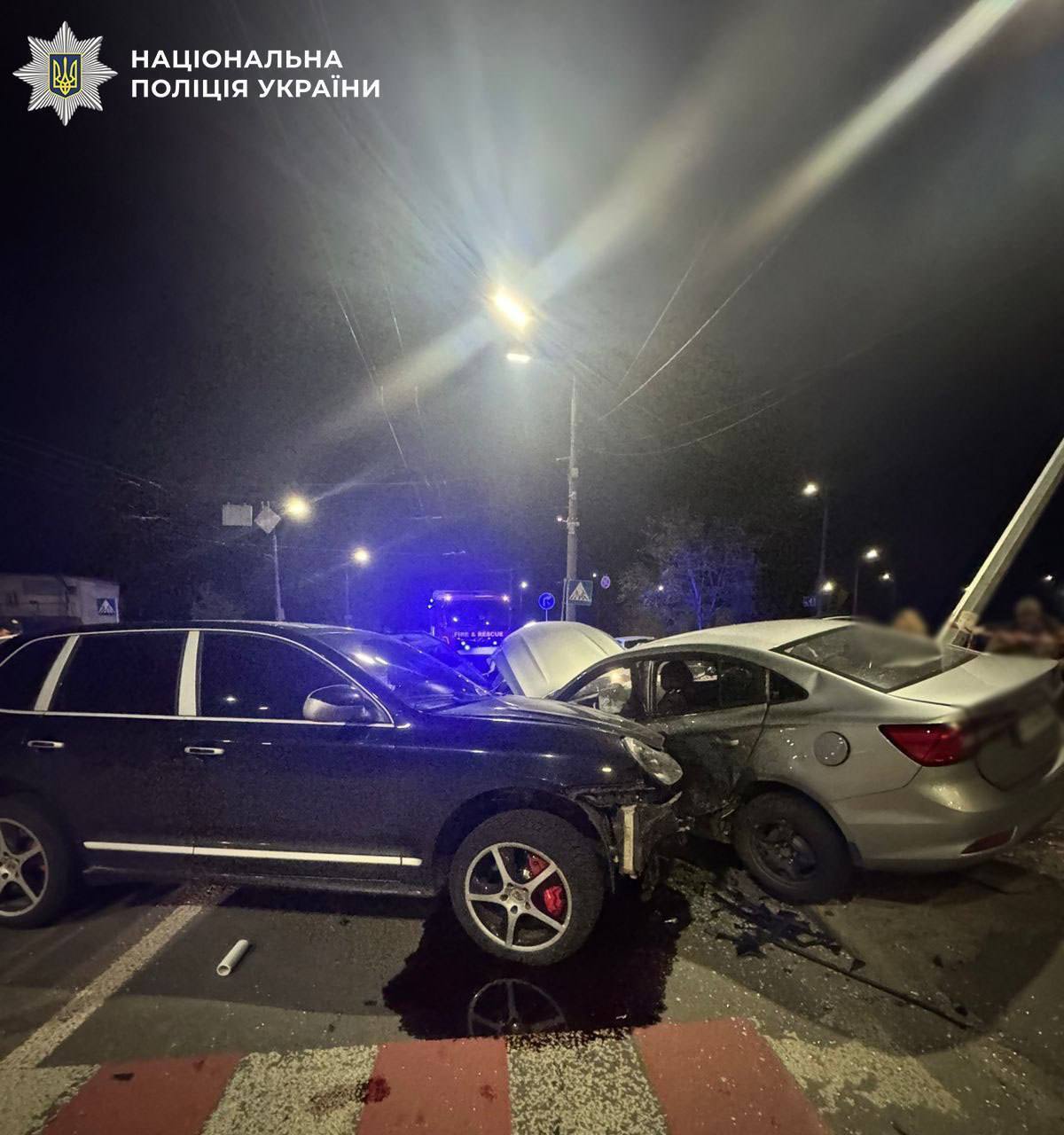 В Киеве пьяный водитель Porsche на Оболони устроил массовое ДТП: среди пострадавших есть дети. Фото и видео