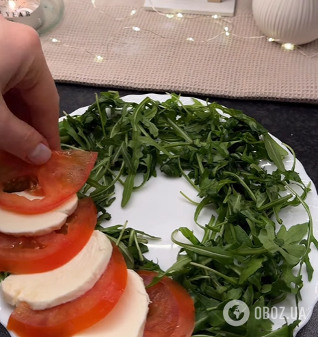 Яскравий салат капрезе з помідорами та сиром: рецепт універсальної закуски