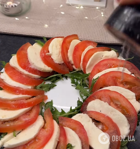 Яскравий салат капрезе з помідорами та сиром: рецепт універсальної закуски