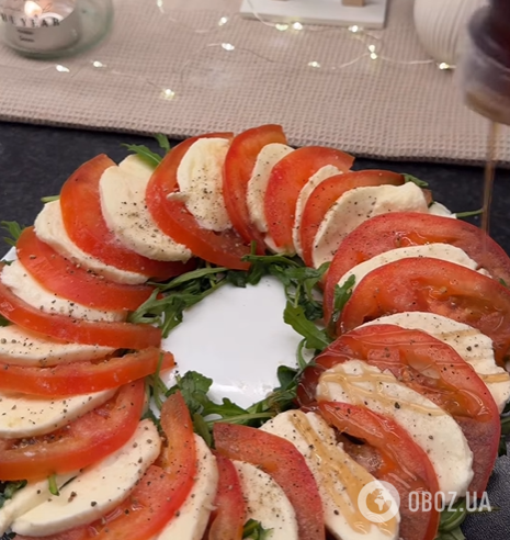 Яскравий салат капрезе з помідорами та сиром: рецепт універсальної закуски