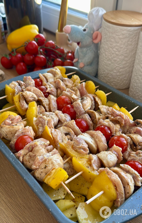 Соковиті курячі шашлички з овочами на шпажках: можна смачно приготувати на обід