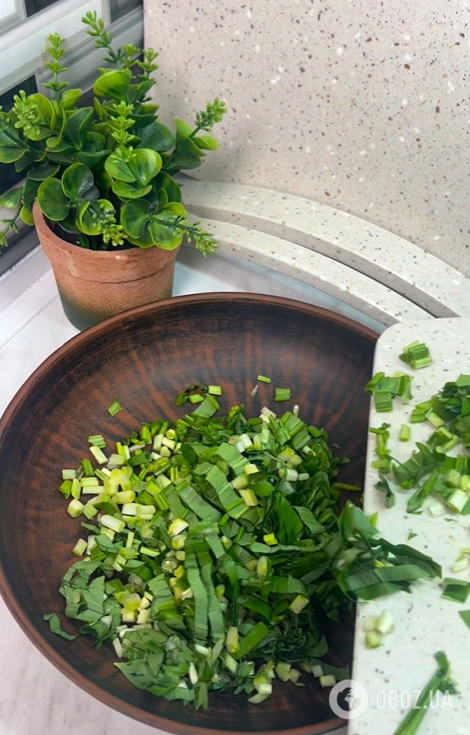 Смачний весняний салат з черемші: як приготувати