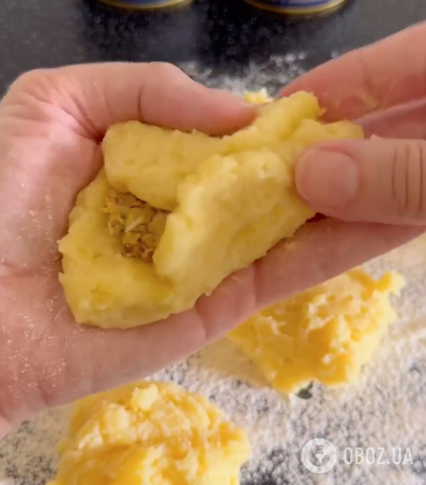 Картопляні зрази зі смачною начинкою: рецепт ситної страви для всієї родини