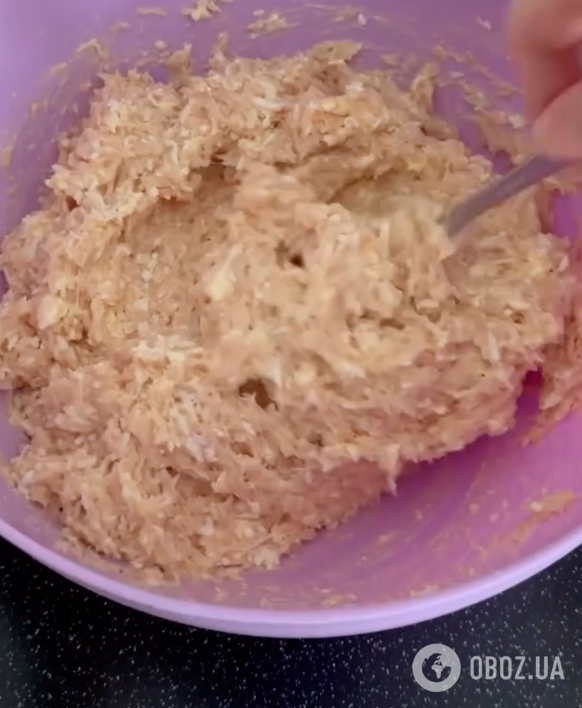 Що додати у фарш для курячих котлет, щоб вони були соковитими: всього два інгредієнти