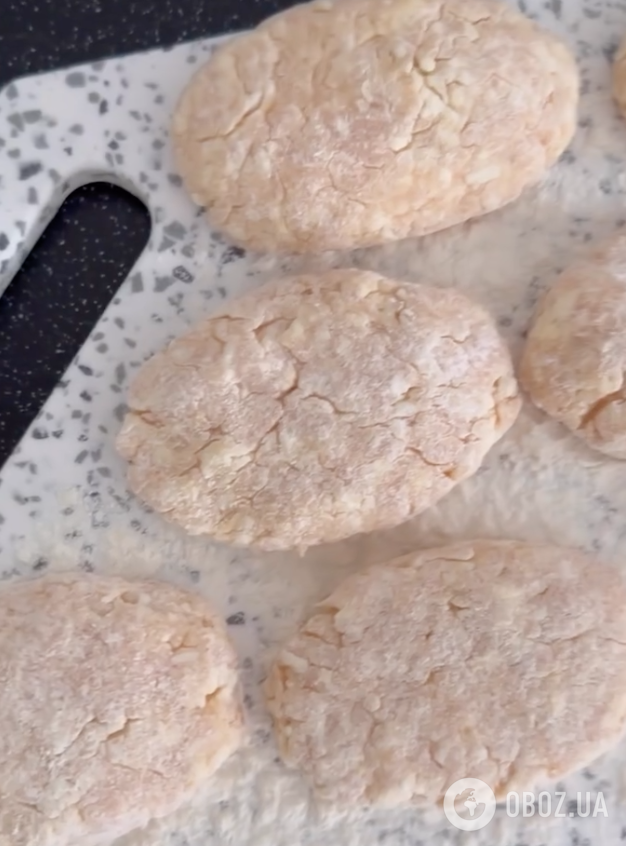 Що додати у фарш для курячих котлет, щоб вони були соковитими: всього два інгредієнти