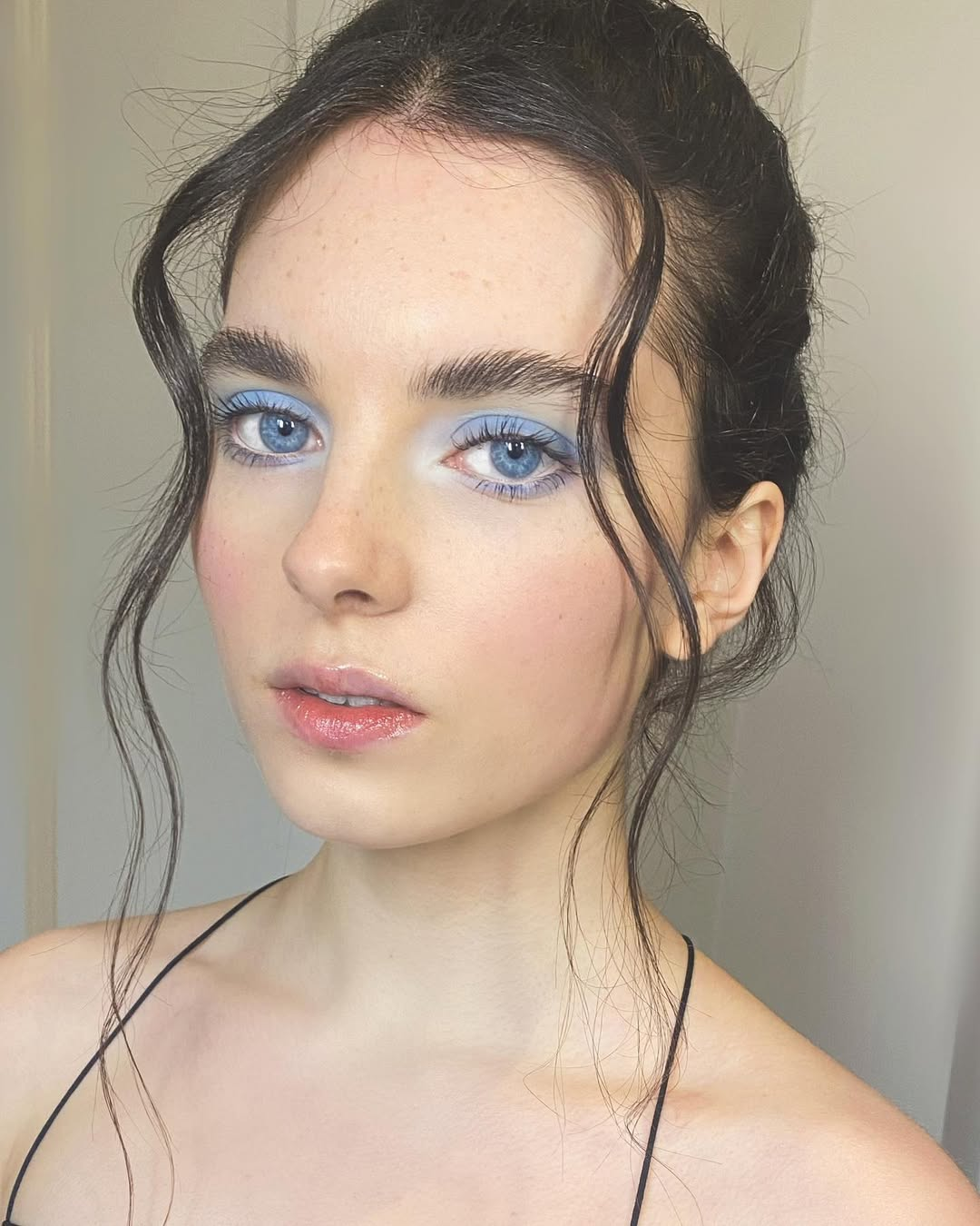 Макияж из 90-х вернулся в моду: в чем главная фишка