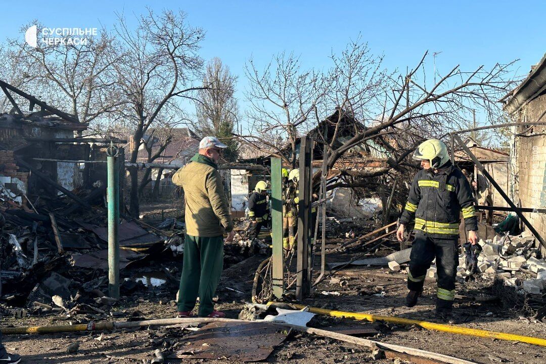 "Соседей вытаскивали через окно": в Черкассах рассказали о моменте вражеской атаки и масштабе разрушений. Видео