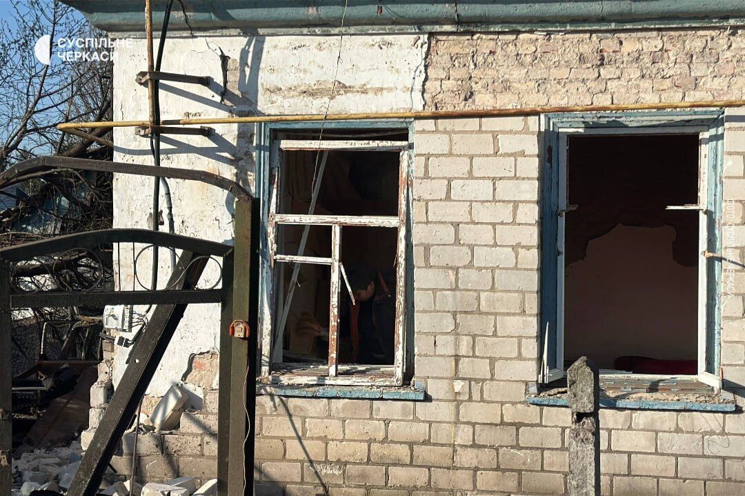 "Соседей вытаскивали через окно": в Черкассах рассказали о моменте вражеской атаки и масштабе разрушений. Видео