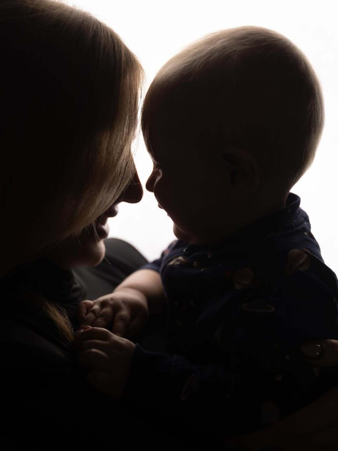 Леся Нікітюк замилувала новим фото сина, якому виповнилося 10 місяців: який вигляд має маленький Оскар