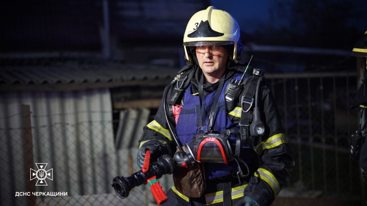 "Соседей вытаскивали через окно": в Черкассах рассказали о моменте вражеской атаки и масштабе разрушений. Видео