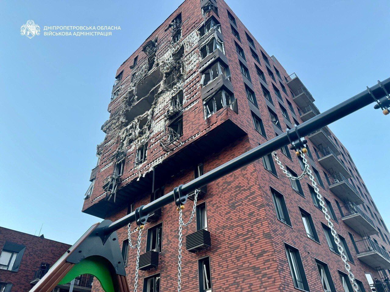 Враг нанес удар по Днепру: вспыхнул пожар, есть пострадавшие. Видео