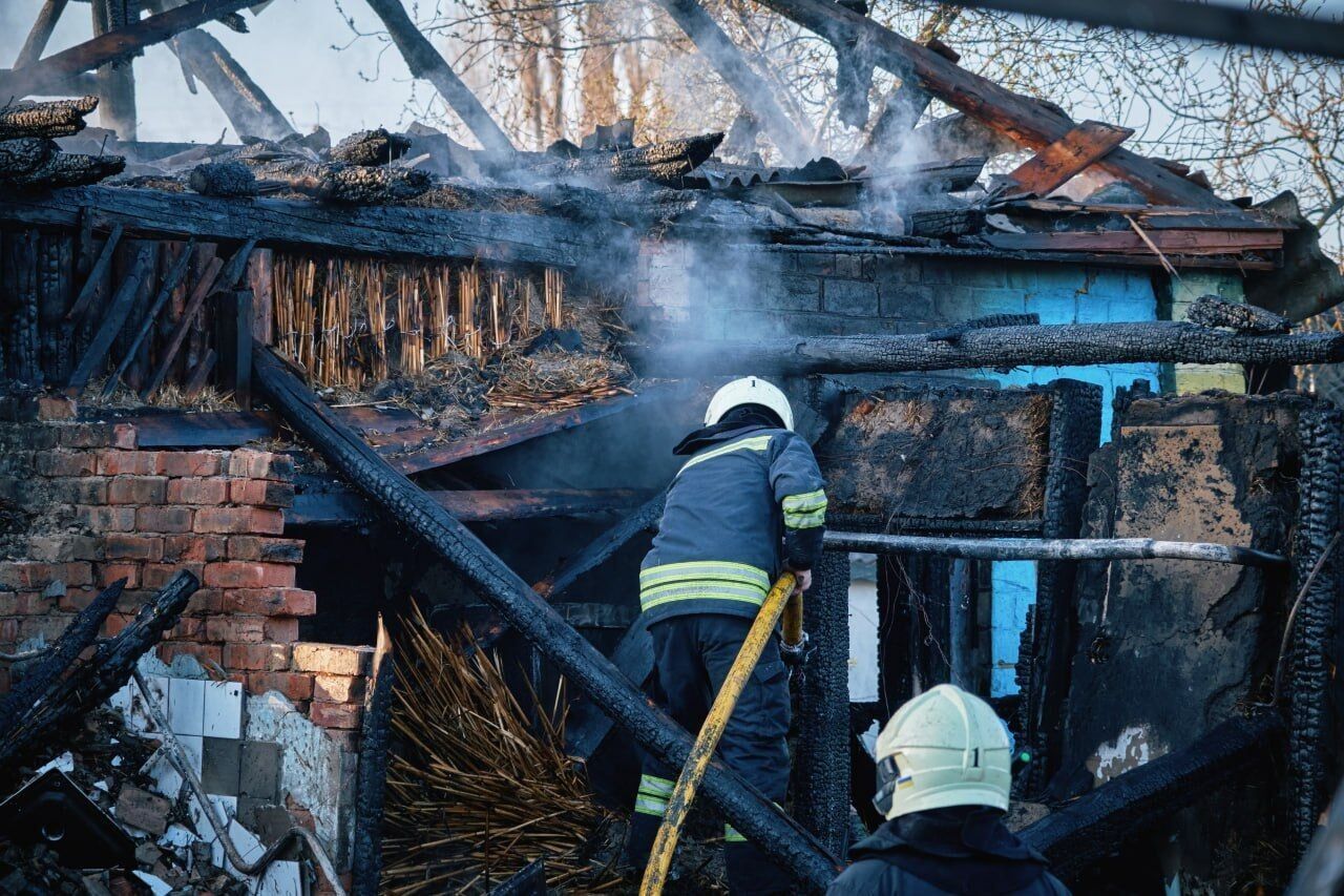 "Соседей вытаскивали через окно": в Черкассах рассказали о моменте вражеской атаки и масштабе разрушений. Видео