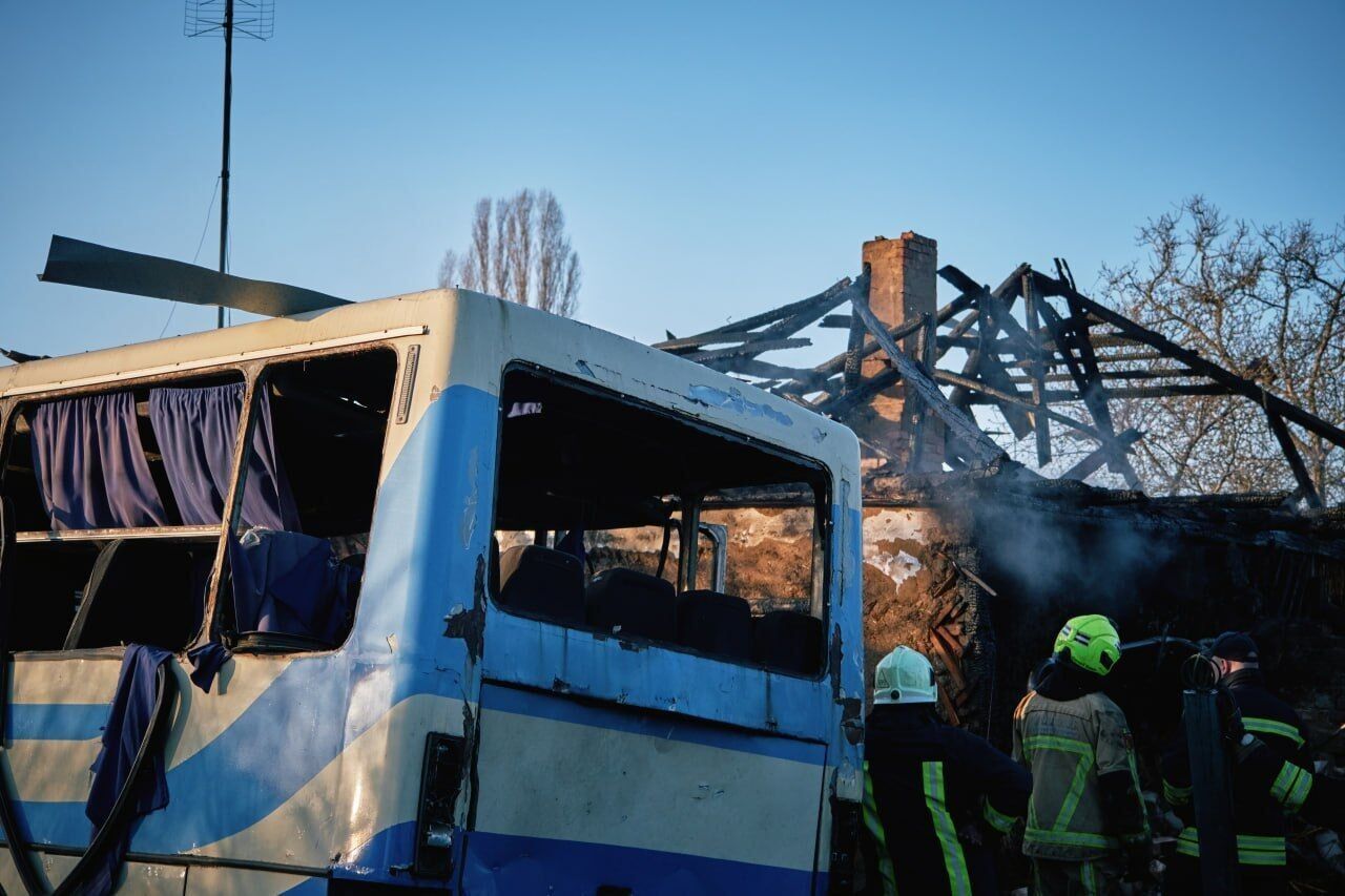 "Соседей вытаскивали через окно": в Черкассах рассказали о моменте вражеской атаки и масштабе разрушений. Видео