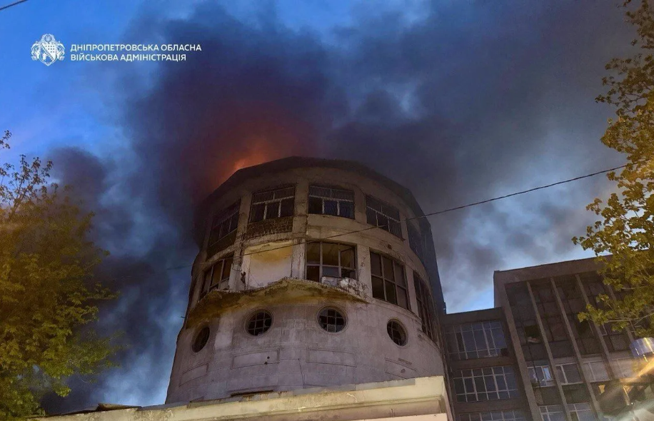 "Посипалося скло": мешканка Дніпра розповіла про російський удар по місту. Відео