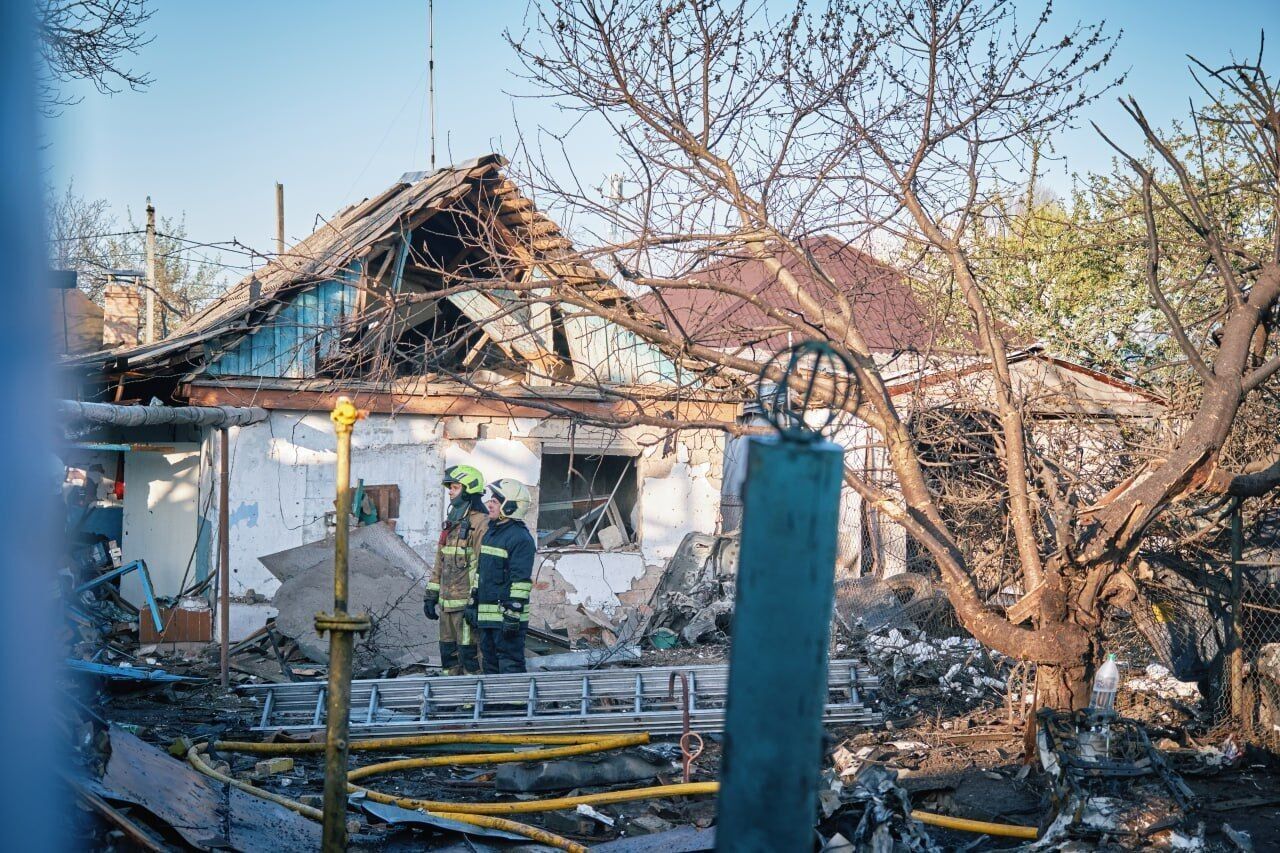 "Соседей вытаскивали через окно": в Черкассах рассказали о моменте вражеской атаки и масштабе разрушений. Видео