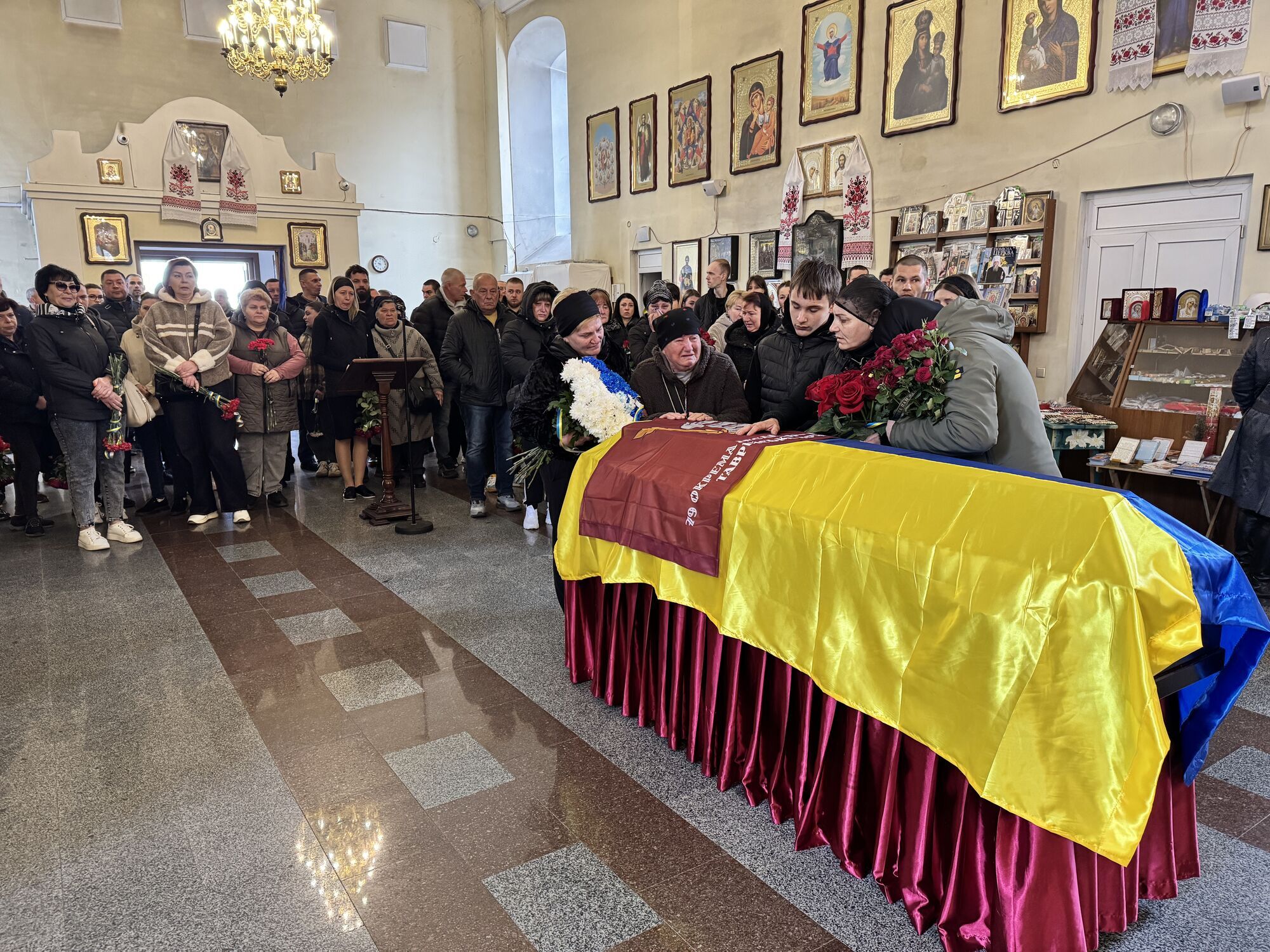 Йому назавжди буде 22: у Полтаві попрощалися із захисником, який загинув на Донеччині. Фото