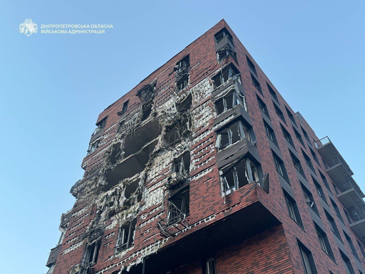 Враг нанес удар по Днепру: вспыхнул пожар, есть пострадавшие. Видео