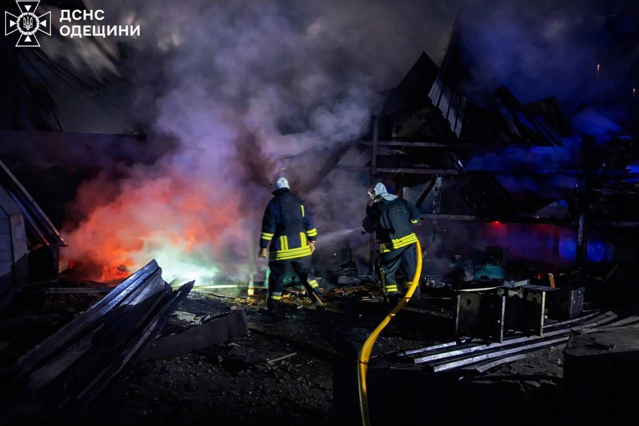 Россия атаковала Украину тремя баллистическими ракетами и 324 дронами: силы ПВО обезвредили 309 целей