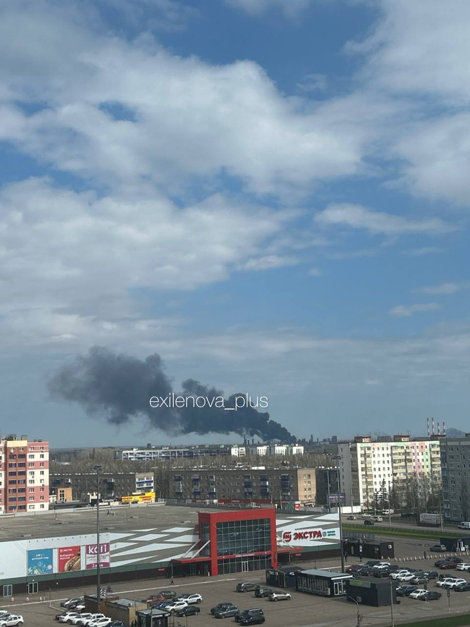 Піднявся дим: у Башкортостані атаковано  нафтохімічний завод, який виробляє авіаційне паливо. Фото і відео