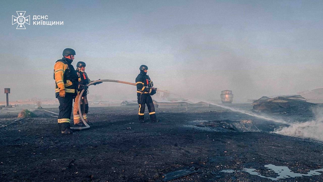 Россия атаковала Украину тремя баллистическими ракетами и 324 дронами: силы ПВО обезвредили 309 целей