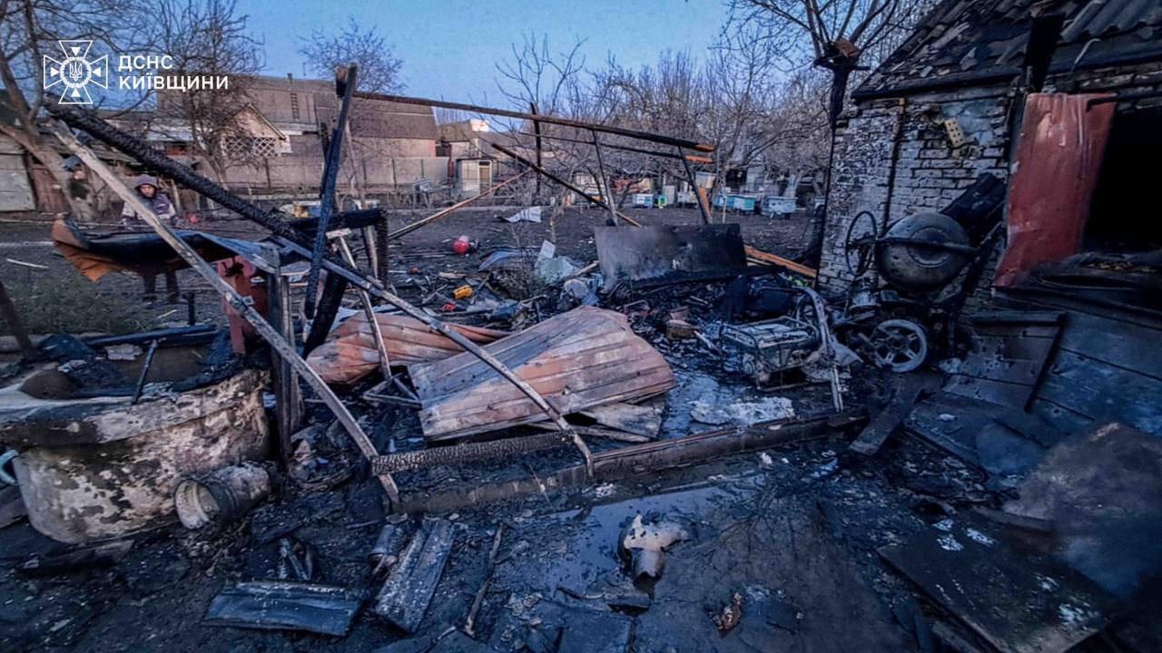 Россия атаковала Украину тремя баллистическими ракетами и 324 дронами: силы ПВО обезвредили 309 целей