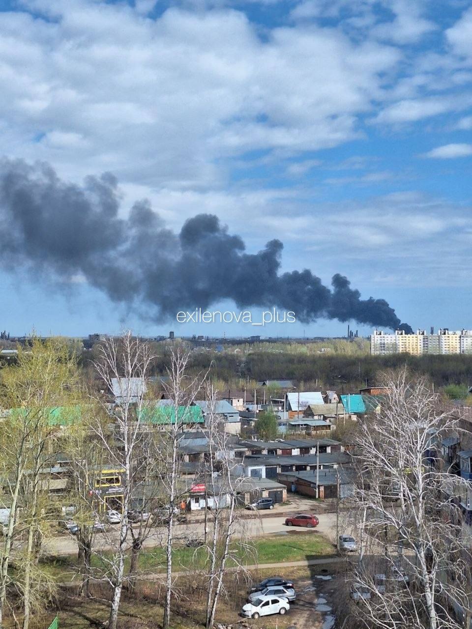 Піднявся дим: у Башкортостані атаковано  нафтохімічний завод, який виробляє авіаційне паливо. Фото і відео