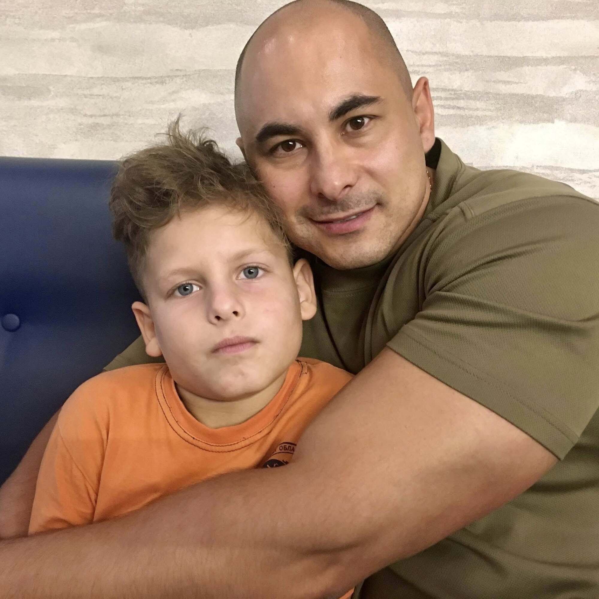 "Пролунав вибух, Артур до гаража не добіг": дружина вбитого тренера розповіла про обстріл Маріуполя і змогла вивезти трьох котів і собаку