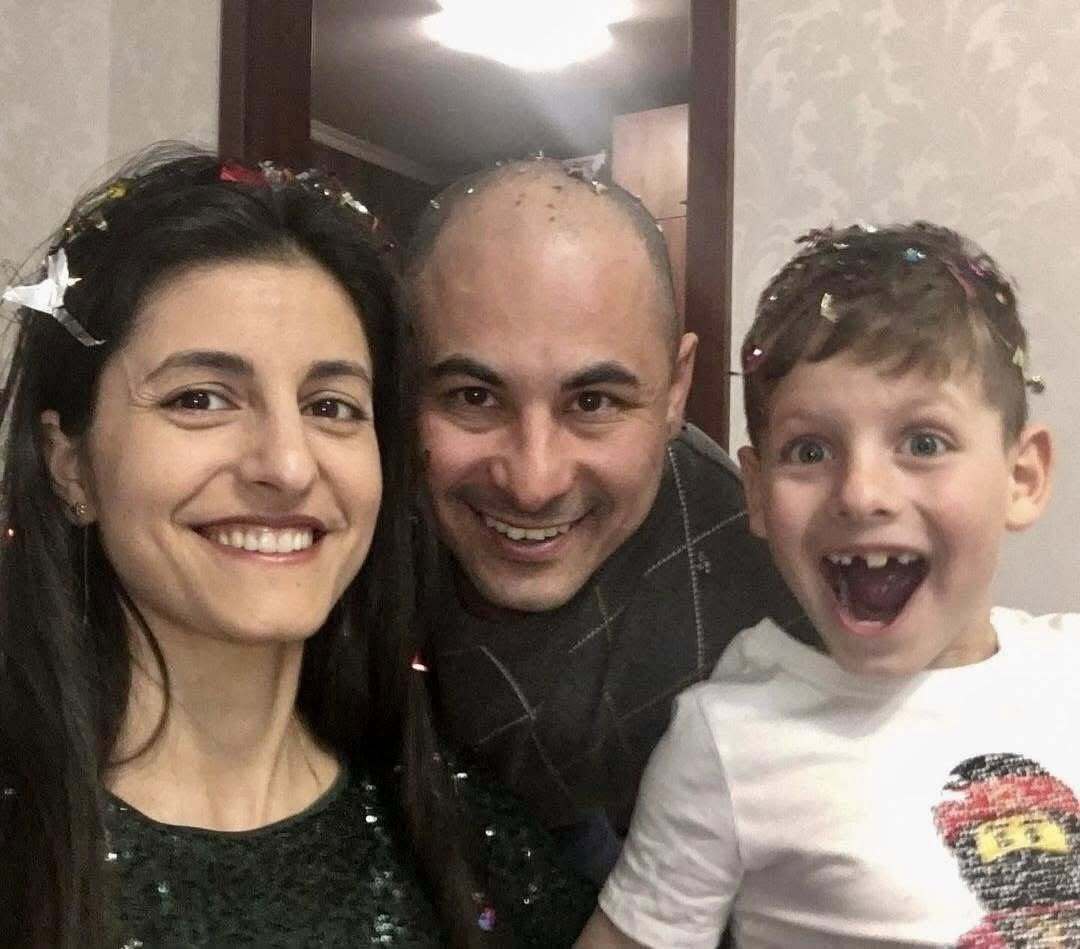 "Пролунав вибух, Артур до гаража не добіг": дружина вбитого тренера розповіла про обстріл Маріуполя і змогла вивезти трьох котів і собаку