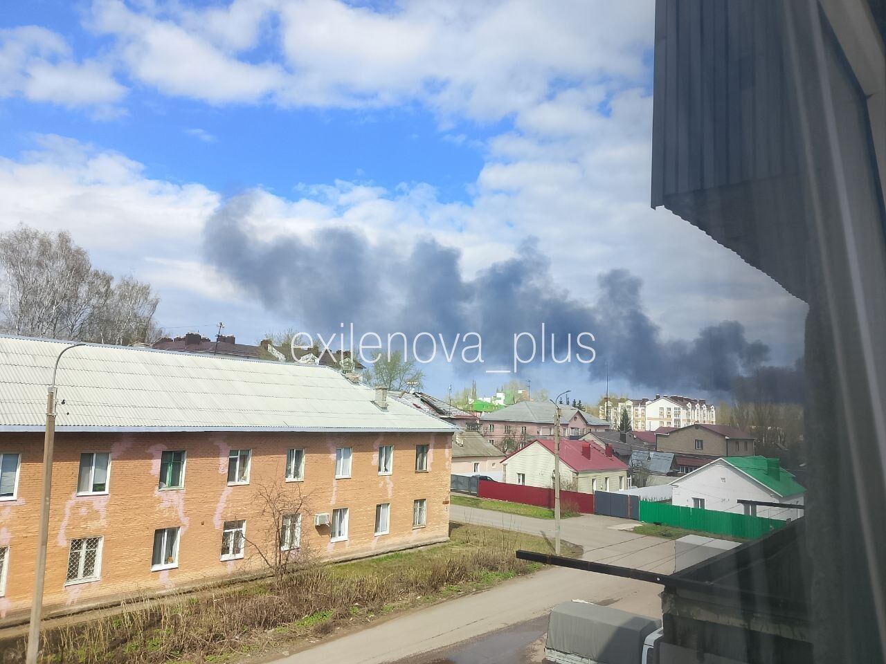 Піднявся дим: у Башкортостані атаковано  нафтохімічний завод, який виробляє авіаційне паливо. Фото і відео