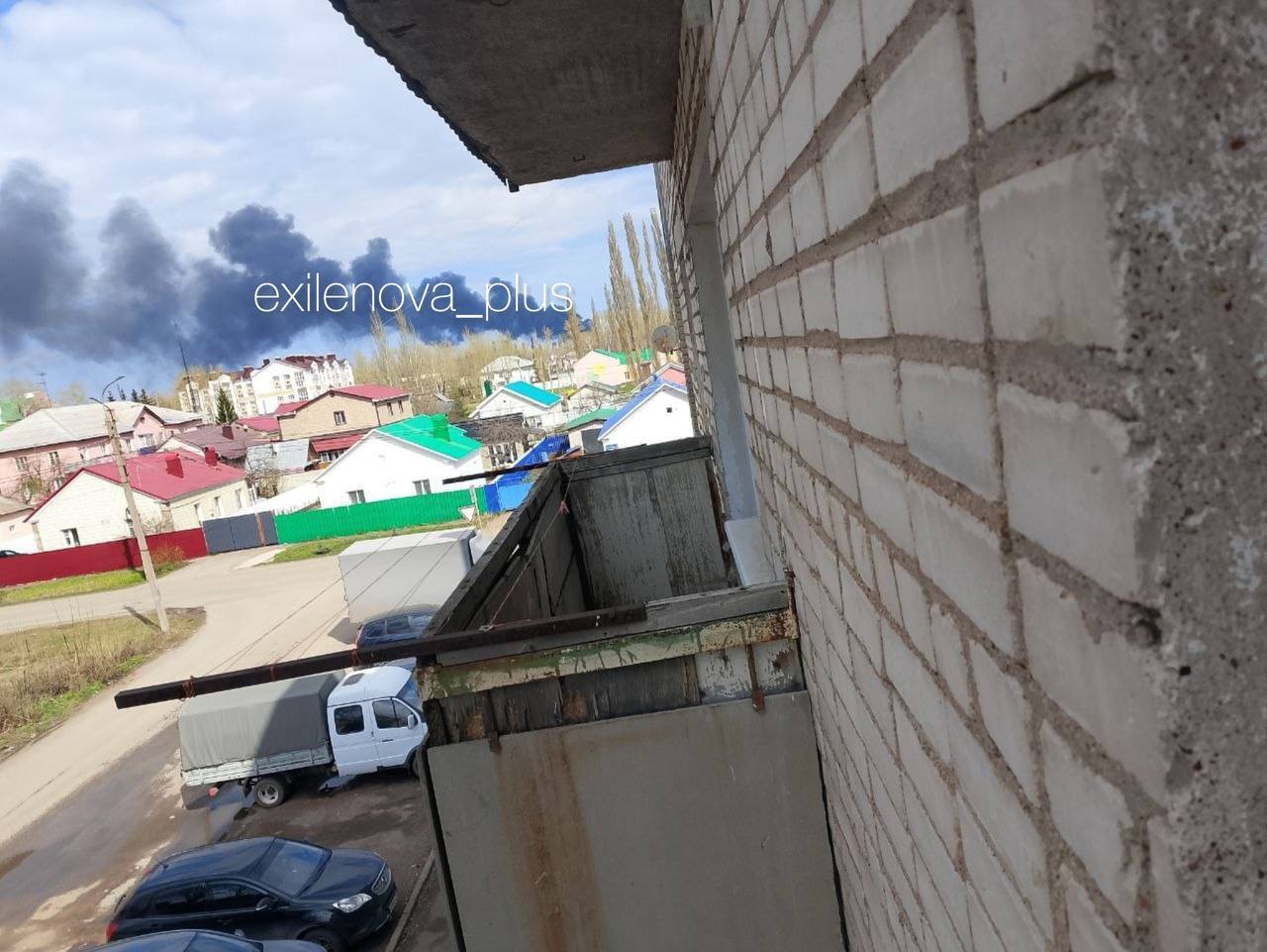 Піднявся дим: у Башкортостані атаковано  нафтохімічний завод, який виробляє авіаційне паливо. Фото і відео